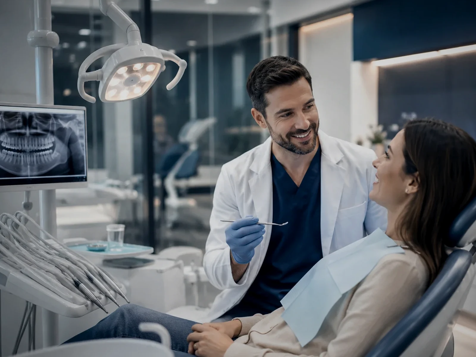 Marketing para dentistas com clínica odontológica moderna e foco em agendamentos
